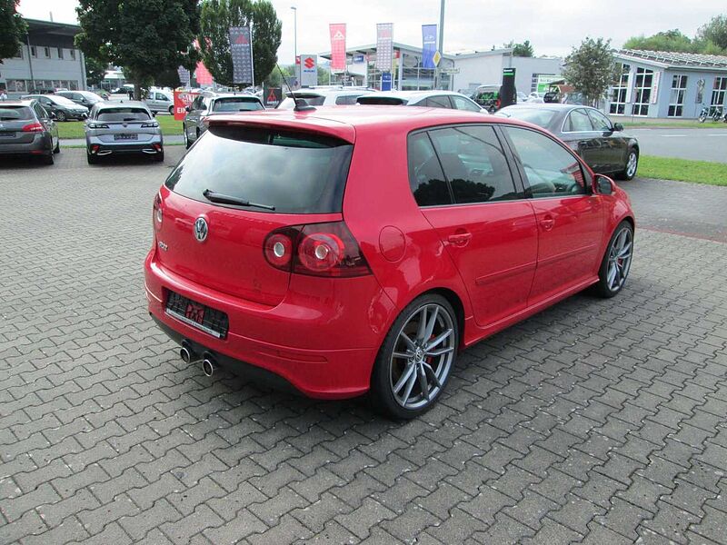 Volkswagen Golf R32