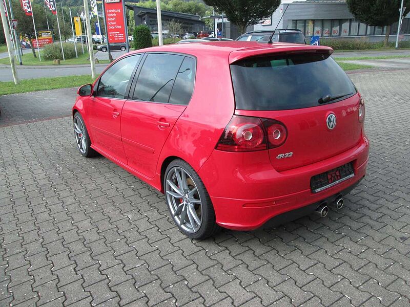 Volkswagen Golf R32